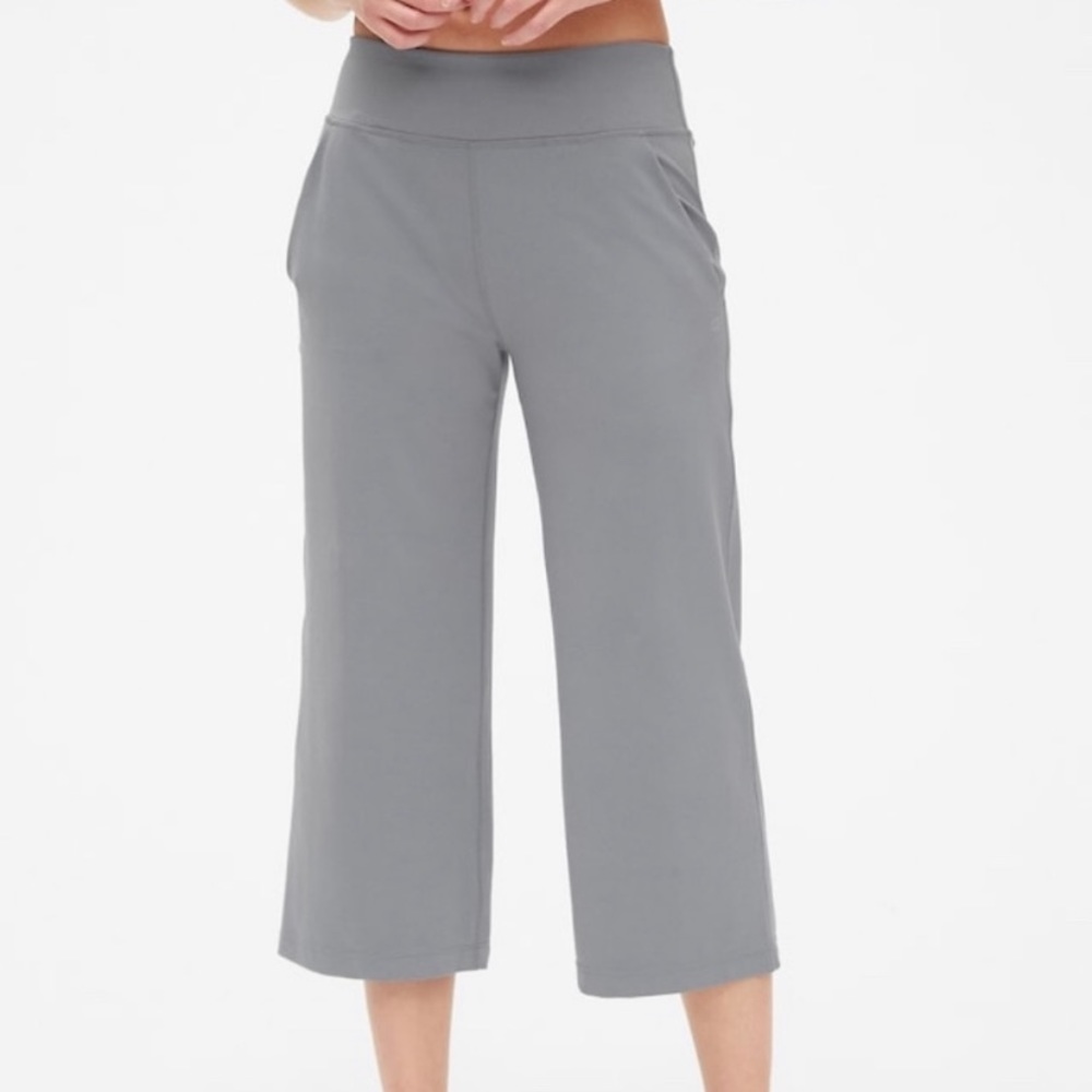 GapFit Studio Wide Leg Crop Pants in Eclipse NWT